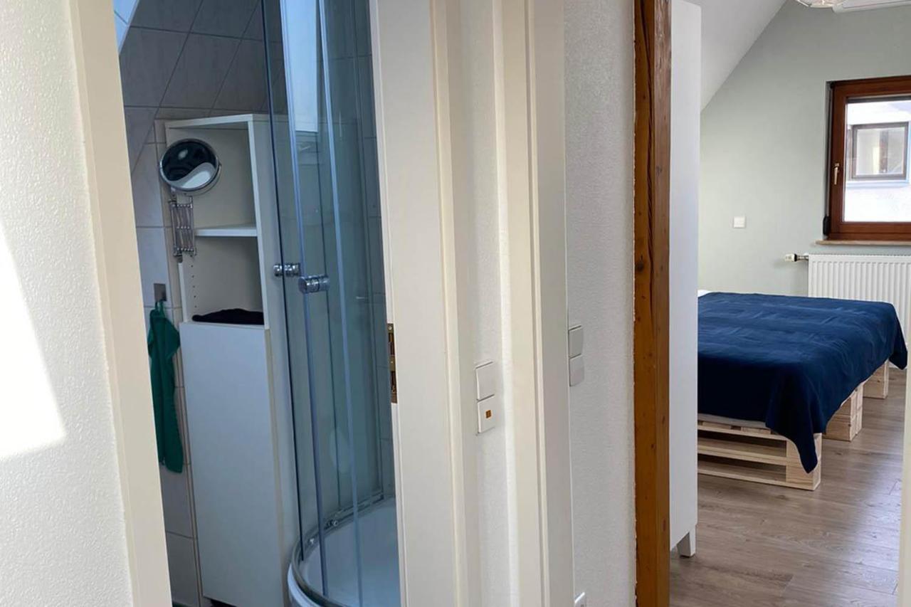 Gemuetliche 2 Zimmerwohnung Mit Tv Und Wlan Wendlingen am Neckar Esterno foto